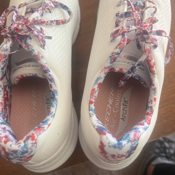 Skechers Women’s US 8.5 Arch Fit Magic Oasis Athletic Pink Floral Shoes - Picture 8 of 10